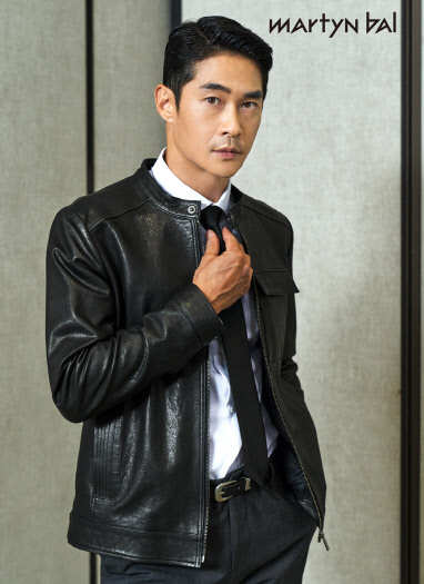 현대홈쇼핑이 론칭한 프리미엄 남성 패션 브랜드 '마틴발' 홍보 포스터. 현대홈쇼핑 제공